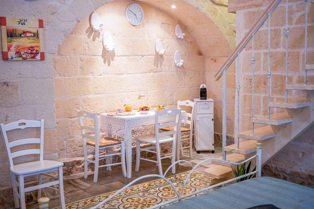 Borgo Antico-Centro Storico Casa Ventosa Apartment Oria  Bagian luar foto