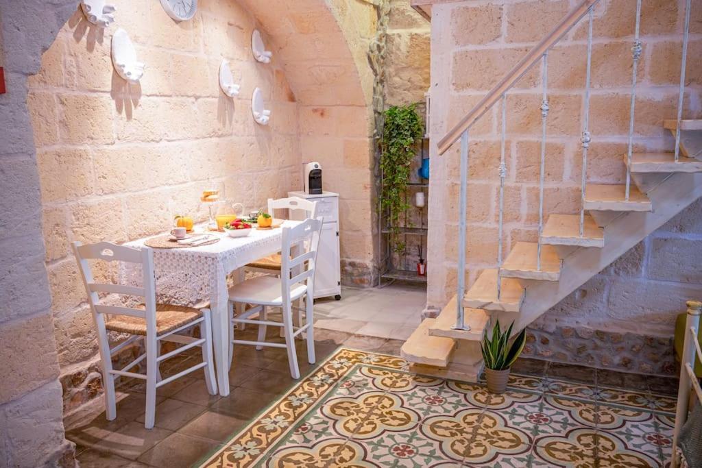 Borgo Antico-Centro Storico Casa Ventosa Apartment Oria  Bagian luar foto