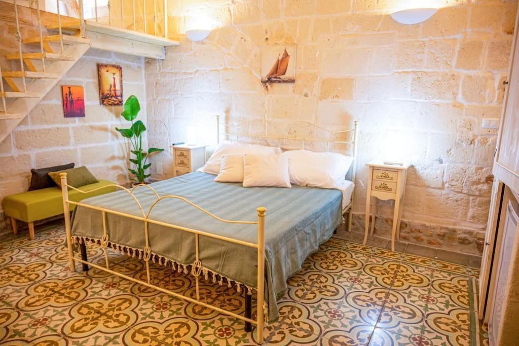 Borgo Antico-Centro Storico Casa Ventosa Apartment Oria  Bagian luar foto
